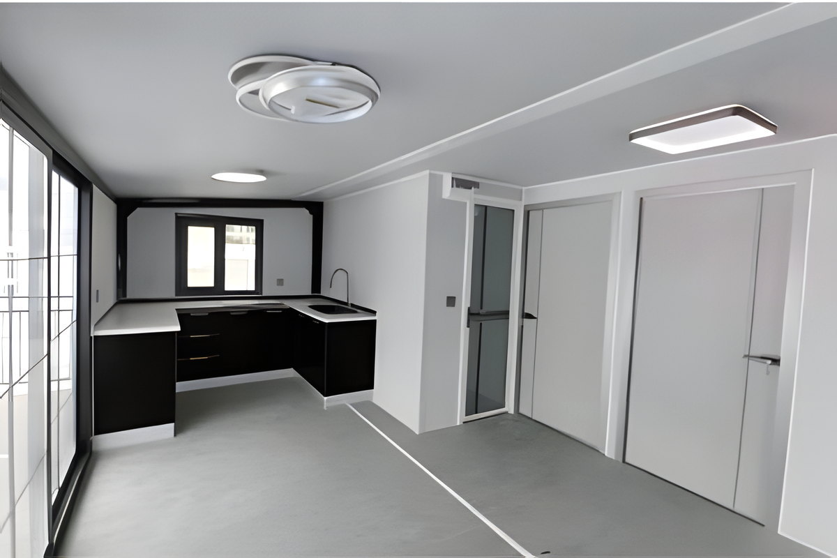 Interior de una casa modular AVITA, sin amueblar