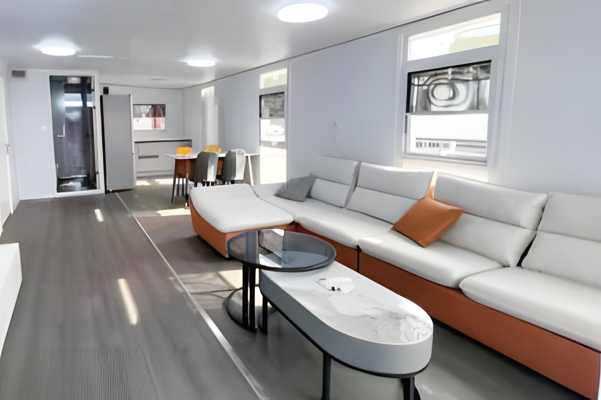 Sala y comedor de una casa modular AVITA